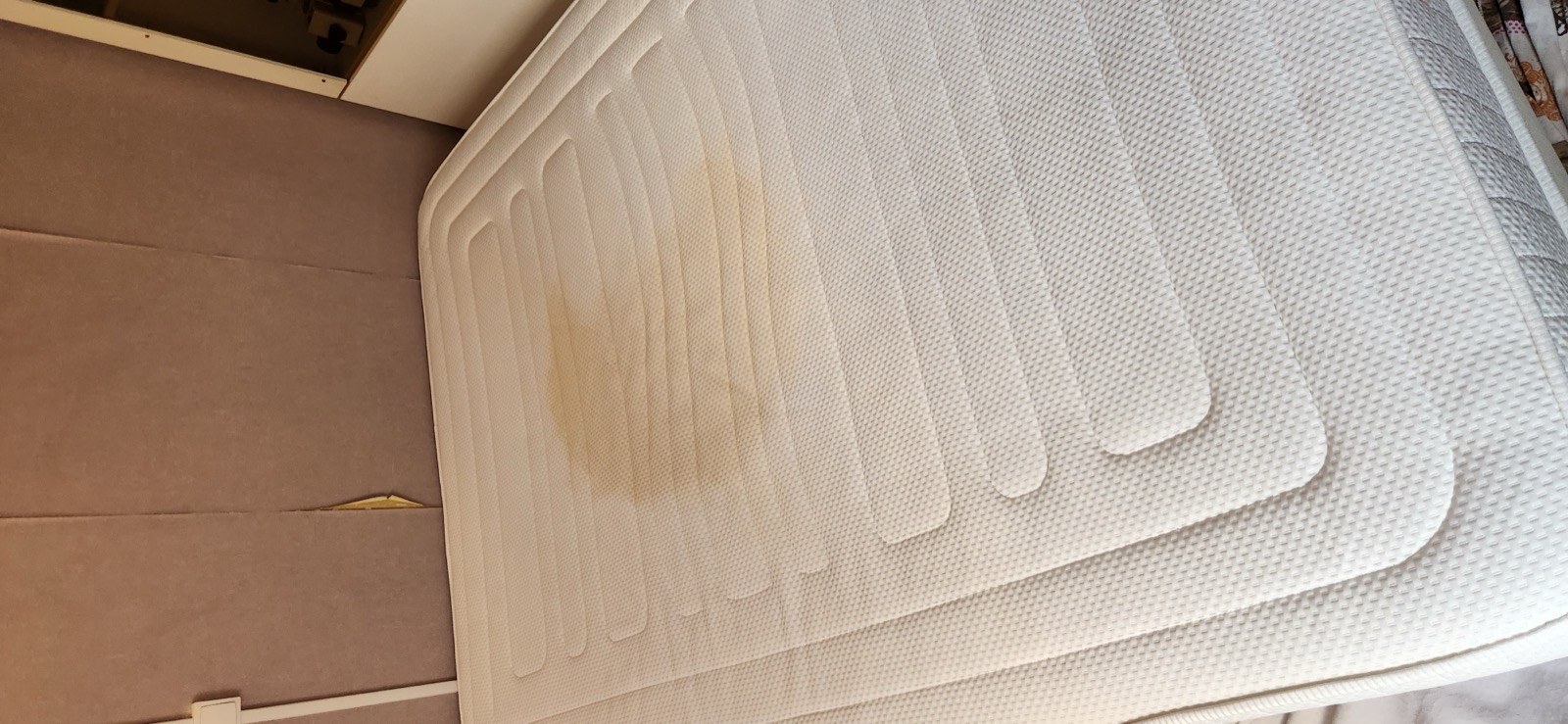 Matelas avant nettoyage
