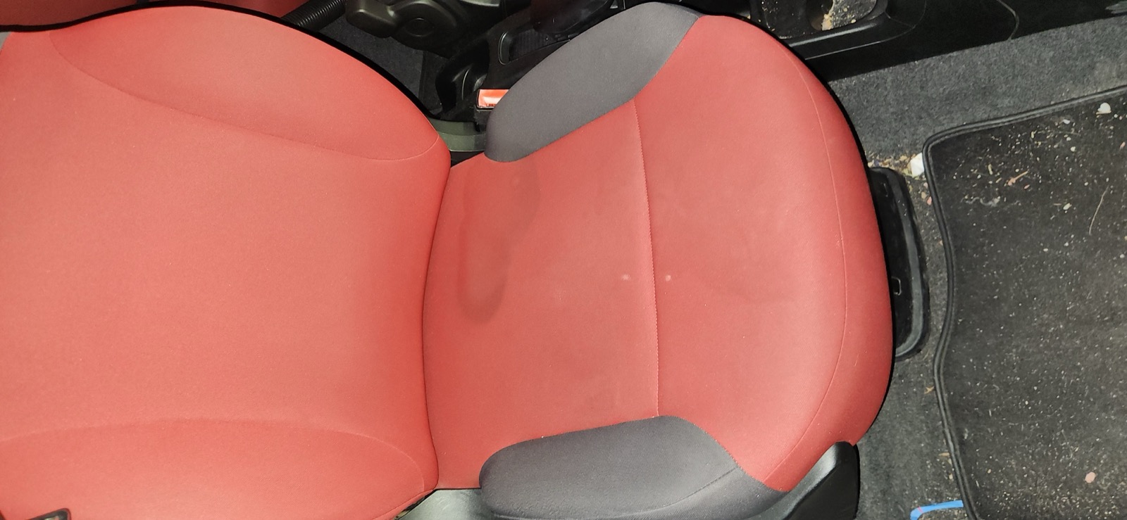 Siège auto avant nettoyage
